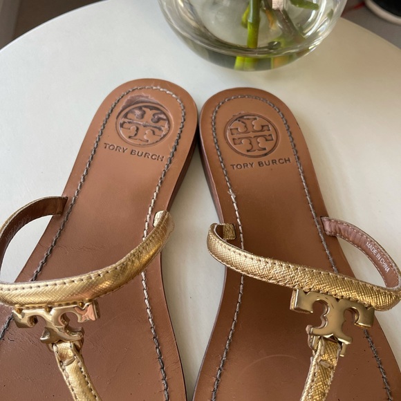 SOLD!!! T Logo Flat Tory Burch Sandals Size 7 (Gold/Metallic) - Picture 10 of 14